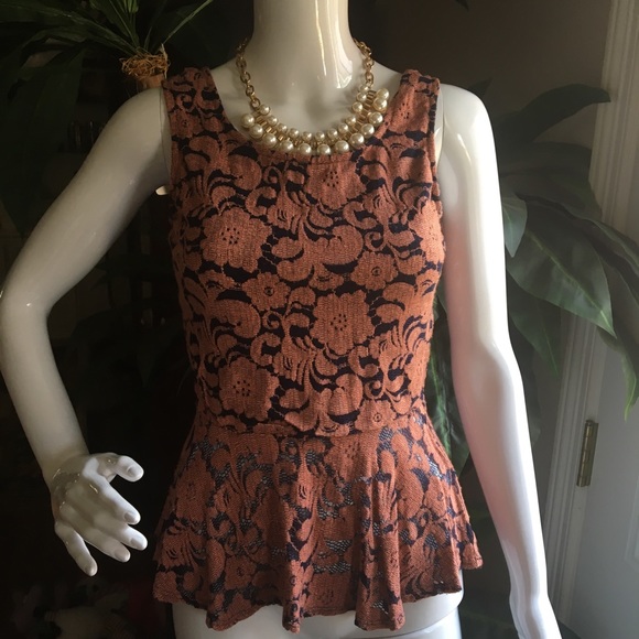 Floral Top With Bow On The Back - Picture 1 of 8